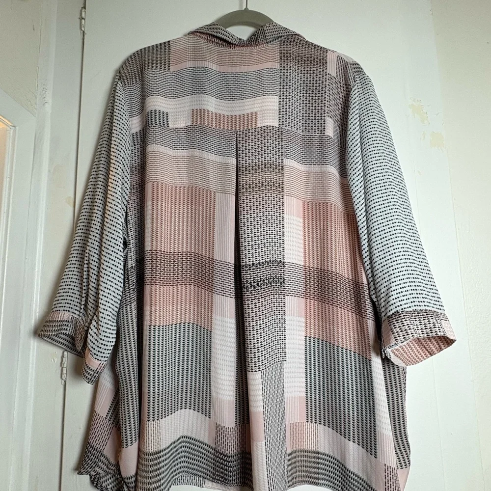 Women's Geometric Patterned Button Front Blouse, 3/4 Sleeves, Size 3XL - Picture 4 of 10